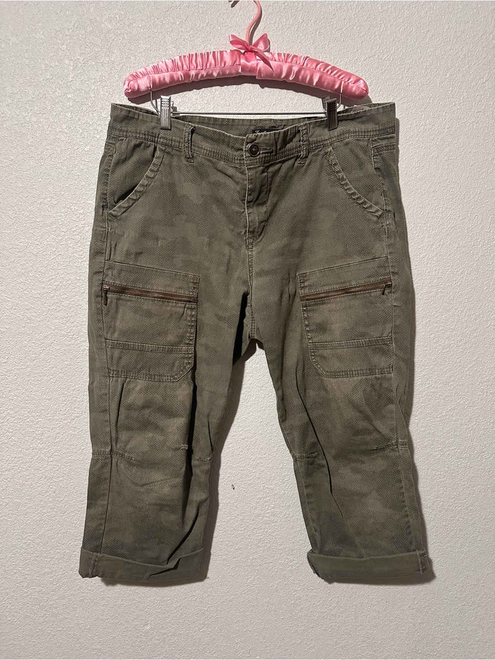 UNIONBAY Women’s Olive Green Cargo Capris size 16